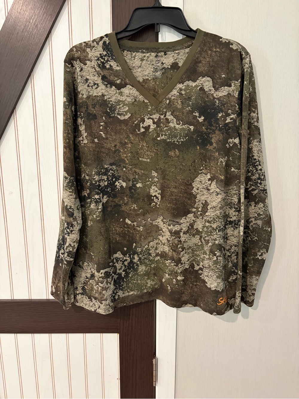 Cabelas SHE Strata Camo Ladies V-Neck Long Sleeve Shirt XL